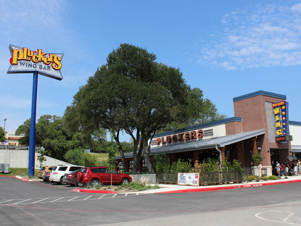 Pluckers Wing Bar – I-35 Selma (serves Schertz/Cibolo)