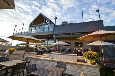 ViewHouse Eatery, Bar & Rooftop